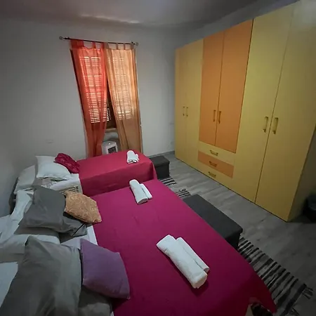 Smeralda Room's *