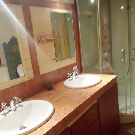 בית אירוח Smeralda Room's *